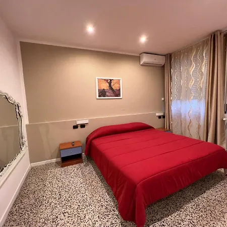 Saratoga Hotell *